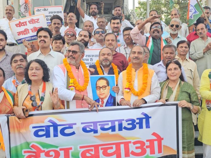 लोकतंत्र के संरक्षण हेतु कांग्रेस द्वारा कल्याणपुर में 'वोट बचाओ, देश बचाओ' अभियान के तहत पदयात्रा का आयोजन