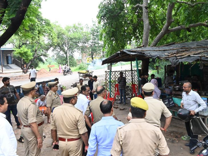 चित्रकूट पुलिस लाइन तिराहे के सौंदर्यीकरण और जलभराव समस्या के समाधान हेतु डीएम-एसपी ने दिए निर्देश