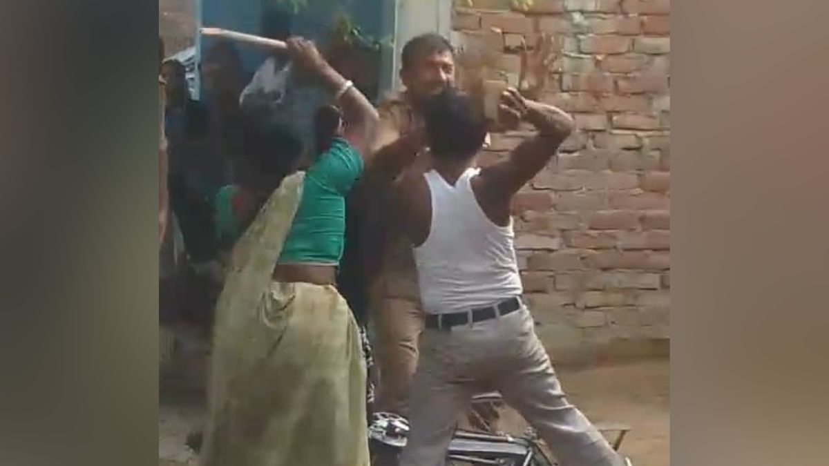 कानपुर के विकास दुबे से जुड़े इलाके में पुलिस पर हमला, सिपाहियों को पीटा, वर्दी फाड़ी, वाहन क्षतिग्रस्त