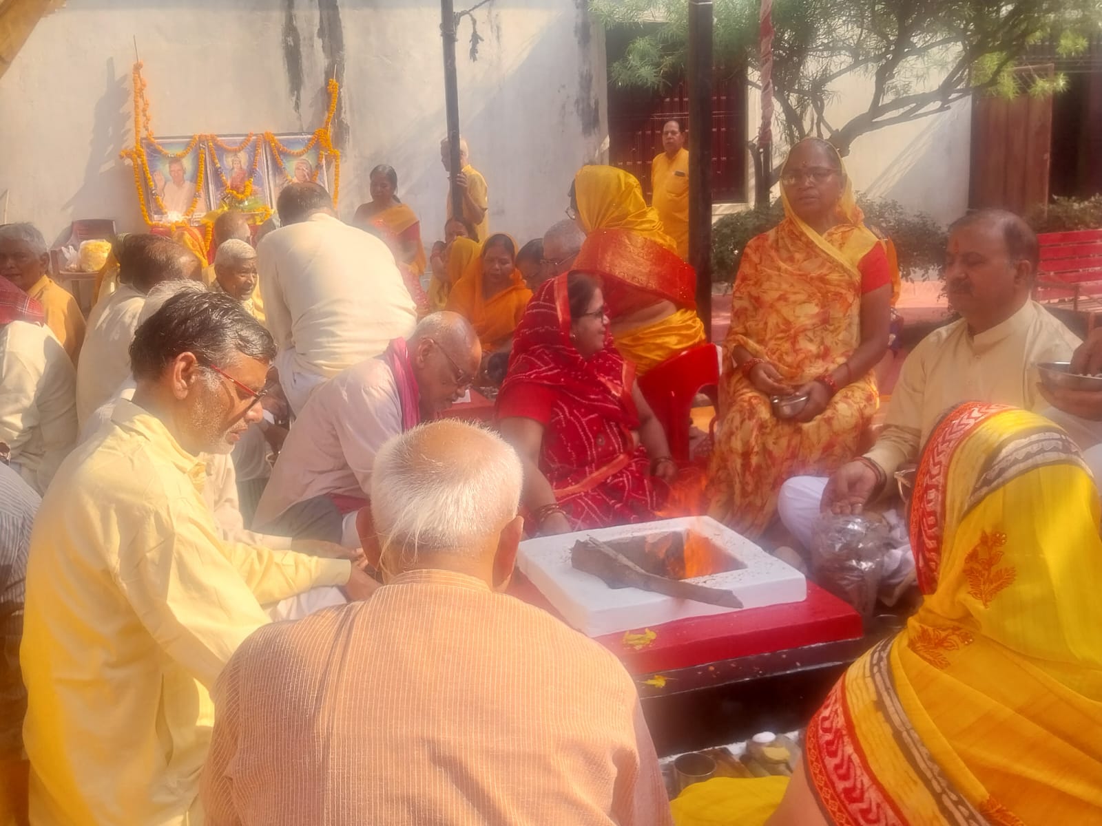 गायत्री शक्तिपीठ में नौ कुंडीय यज्ञ के साथ गायत्री अनुष्ठान की पूर्णाहुति