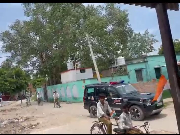 फतेहपुर में रेवाड़ी चौराहे पर दो पक्षों के बीच हिंसक झड़प, वीडियो वायरल होने के बाद पुलिस जांच में जुटी