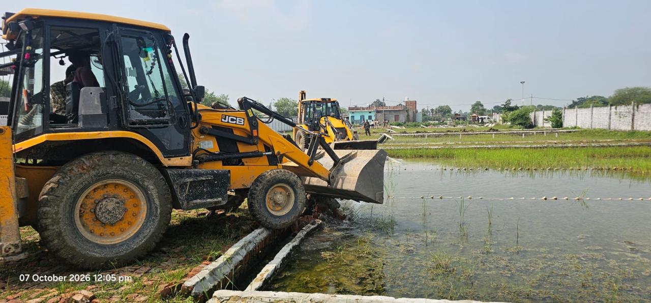 रामपुर खास में आठ बीघा अवैध प्लाटिंग पर चला केडीए का बुलडोजर