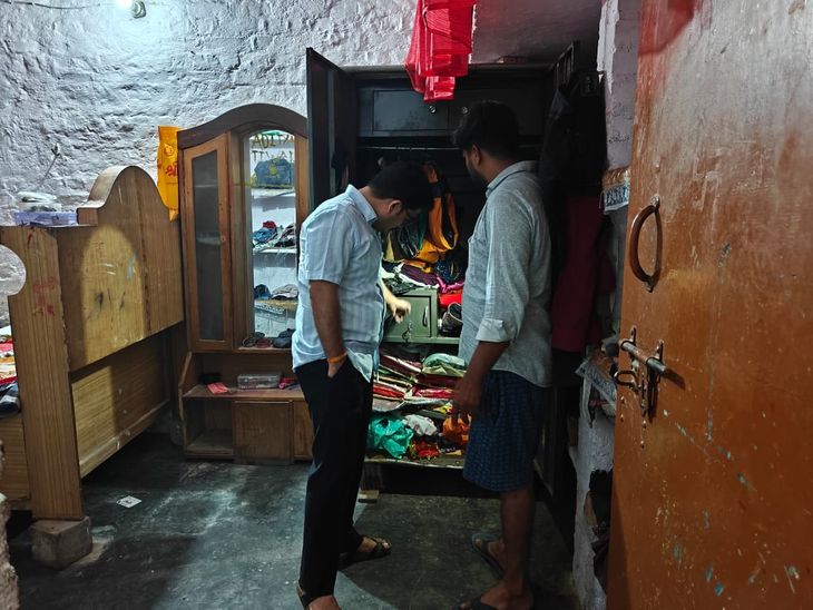 बिठूर के बनी गांव में घर से 25 लाख की चोरी: पुलिस और फॉरेंसिक टीम ने की जांच, पांच टीमें गठित