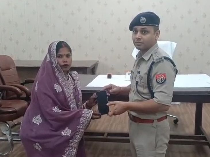 फतेहपुर पुलिस ने लौटाए 113 खोए मोबाइल, मालिकों को मिले करीब 1.7 करोड़ रुपये के उपकरण