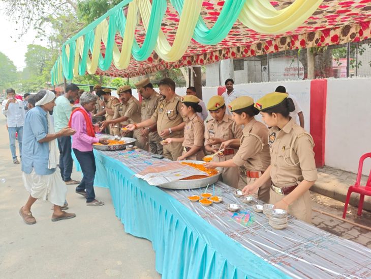 फतेहपुर पुलिस ने दूसरे बड़े मंगलवार पर भंडारे का आयोजन किया