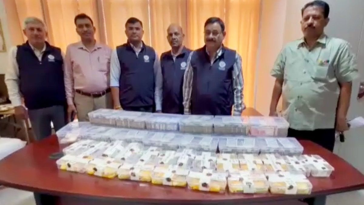 रिटायर्ड ARTO के आवास से बरामद हुए भारी मात्रा में नकद, सोना और चांदी