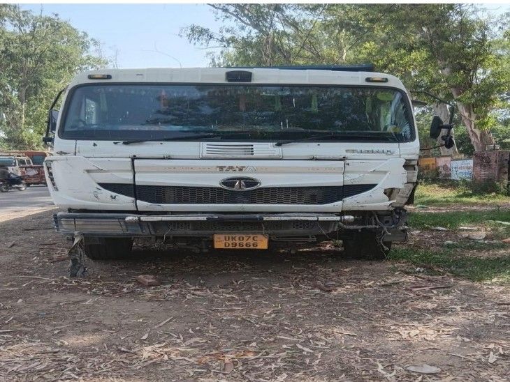 फतेहपुर पुलिस ने अवैध खनन के विरुद्ध कार्रवाई करते हुए भारी मात्रा में खनिज से लदा डंपर जब्त किया