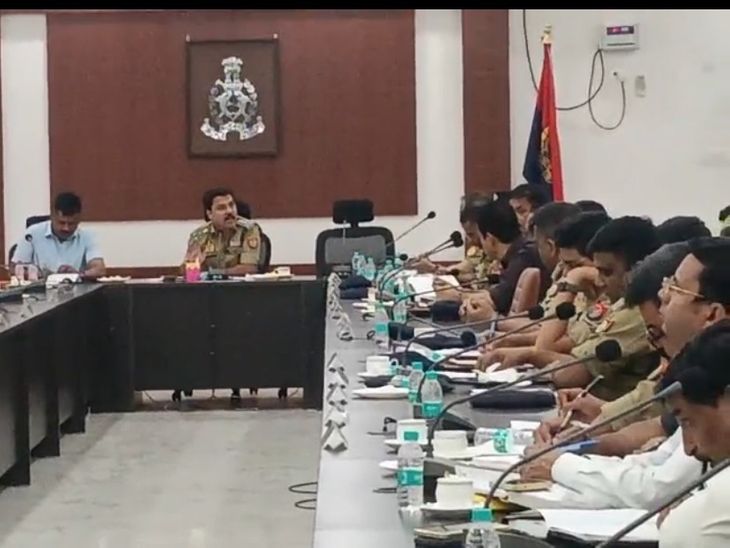 कानपुर पुलिस ने बकरीद से पूर्व नमाज और कुर्बानी पर सख्ती के निर्देश, अफवाह फैलाने वालों पर कार्रवाई