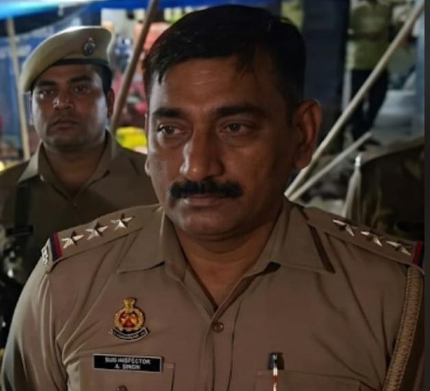 कानून-व्यवस्था के साथ सामाजिक सरोकार भी निभा रहे हैं नौबस्ता थाना प्रभारी बहादुर सिंह