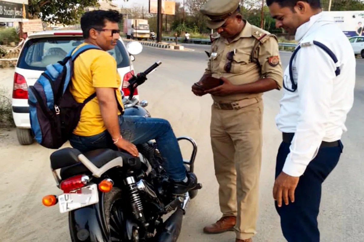 कानपुर पुलिस ने बाइक से पटाखे फोड़ने वाले 578 चालान काटे
