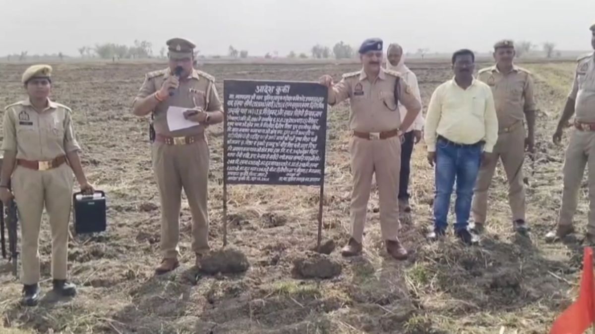 प्रयागराज में 54 आपराधिक मामलों वाले व्यक्ति की 1.11 करोड़ की जमीन कुर्क, पुलिस ने मुनादी कर नोटिस जारी किया