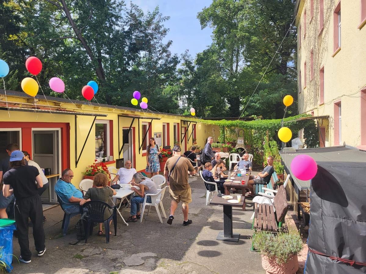 Gemeinschaft bei Haus Phönix