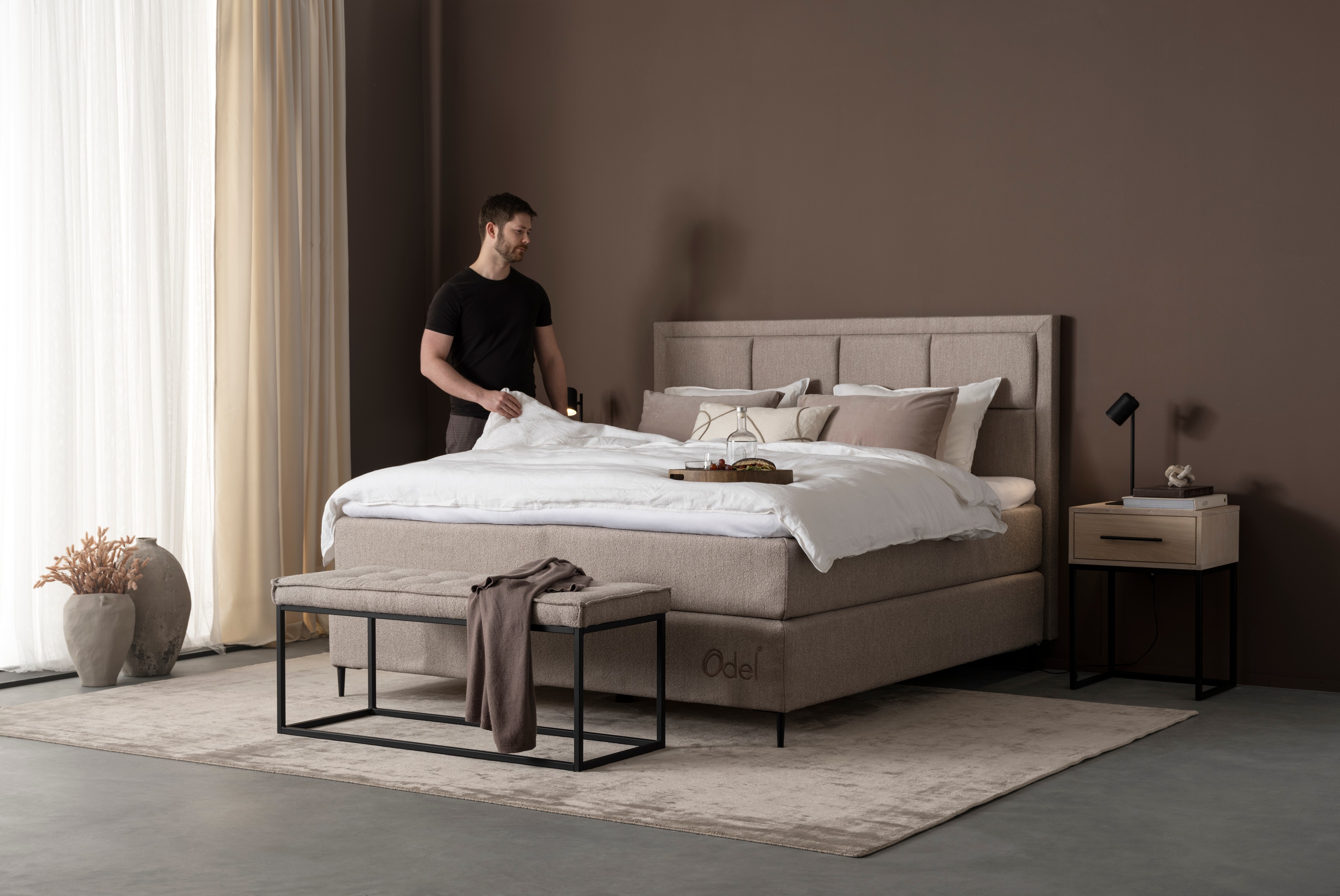 Svane® IntelliGel Zefir regulerbar seng med Ebrace Latex ZipTop overmadrass fra Fagmøbler