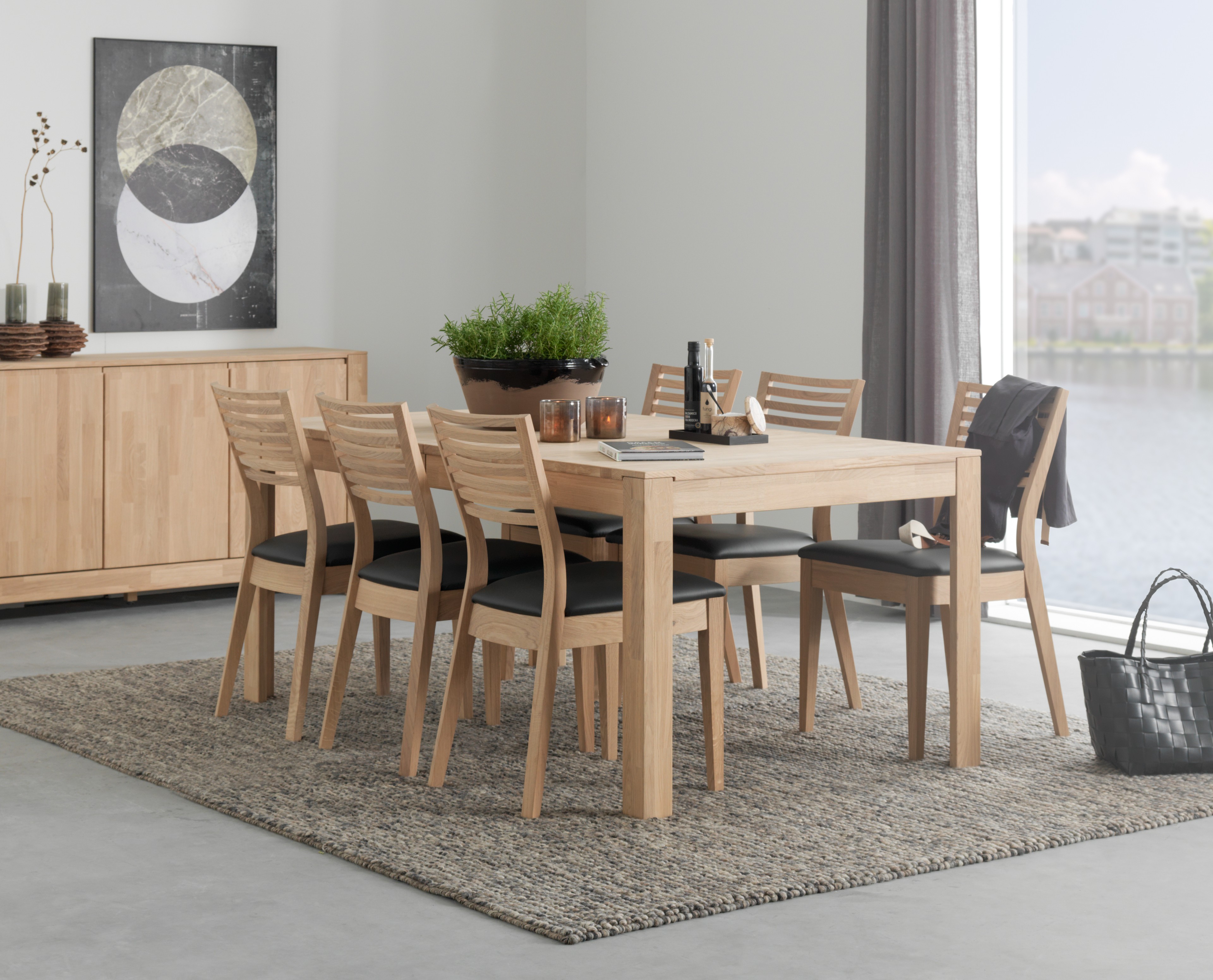 På tide med ny spisestue?