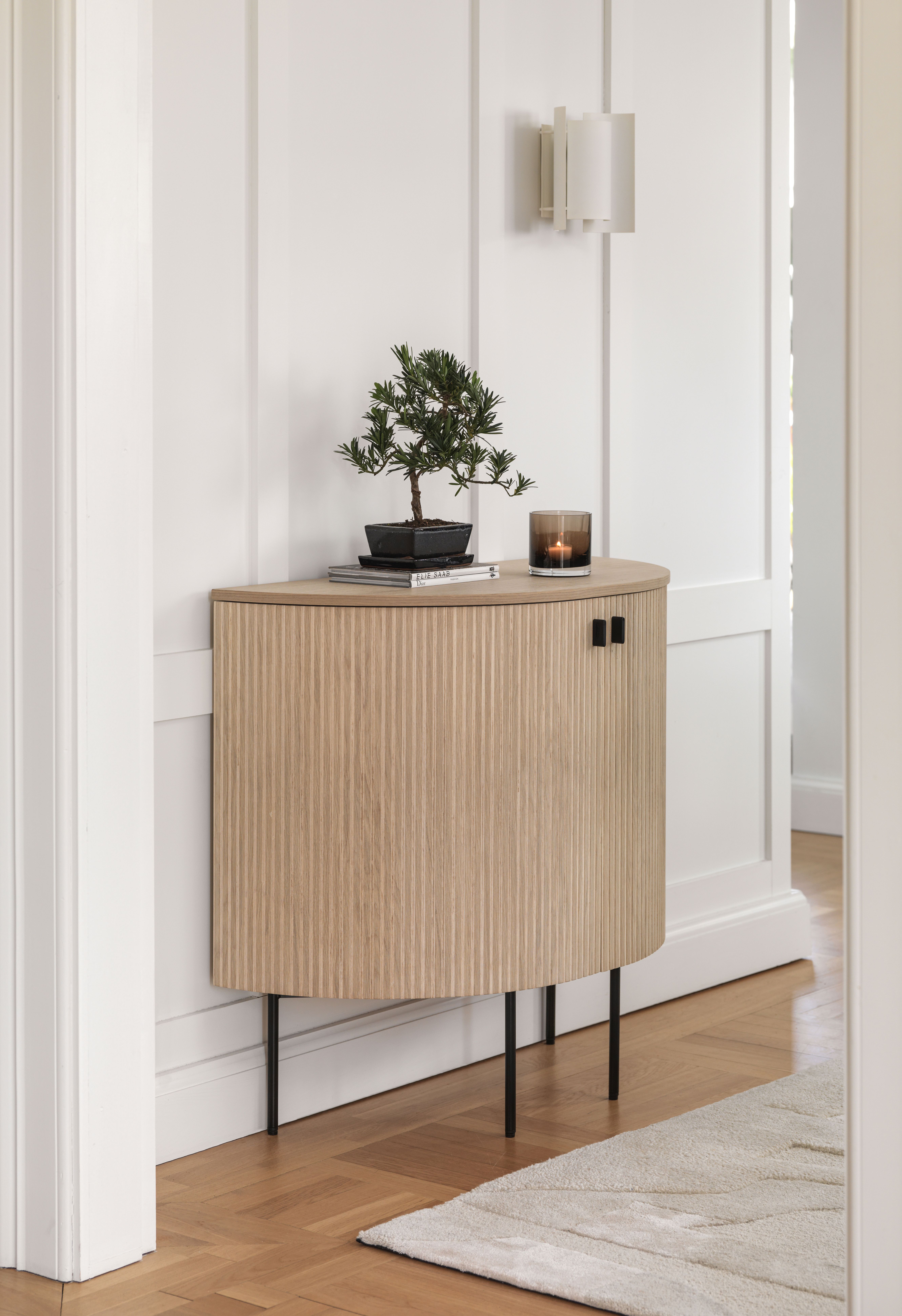 Linea skjenk i entreen