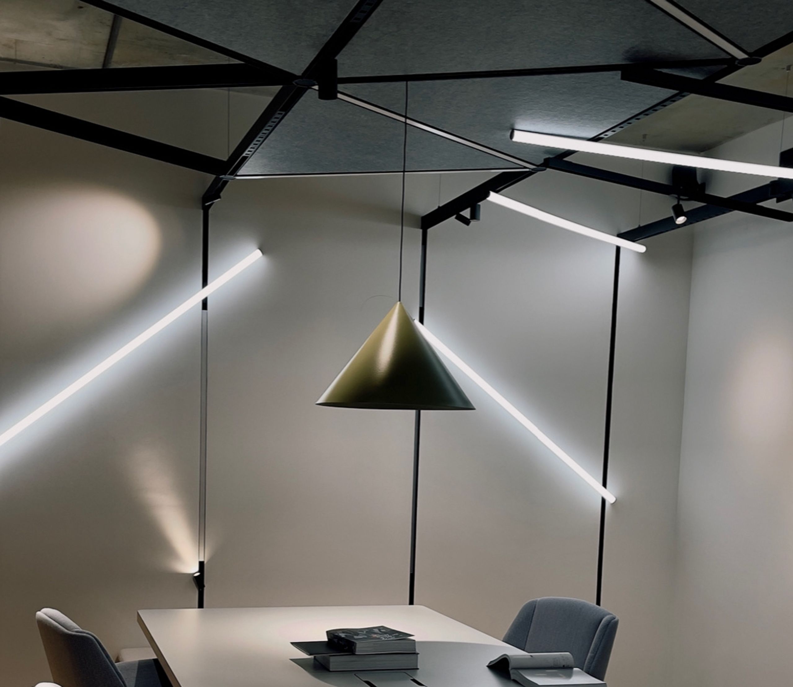 Architectural lighting in a meeting room Meeting room with linear pendant and architectural lighting