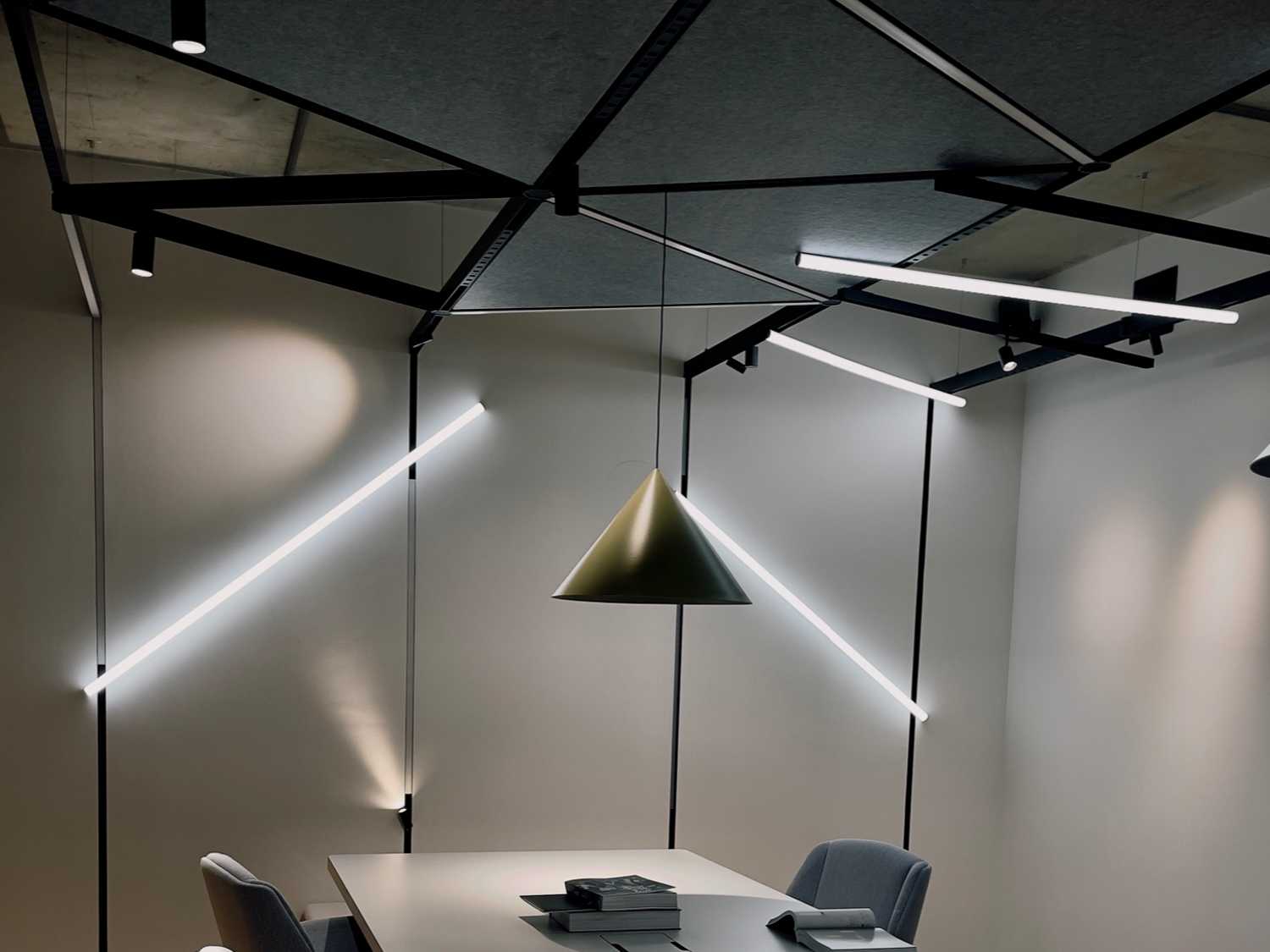 Modern office and study with integrated technology and lighting control Modern office and study with integrated technology and lighting control