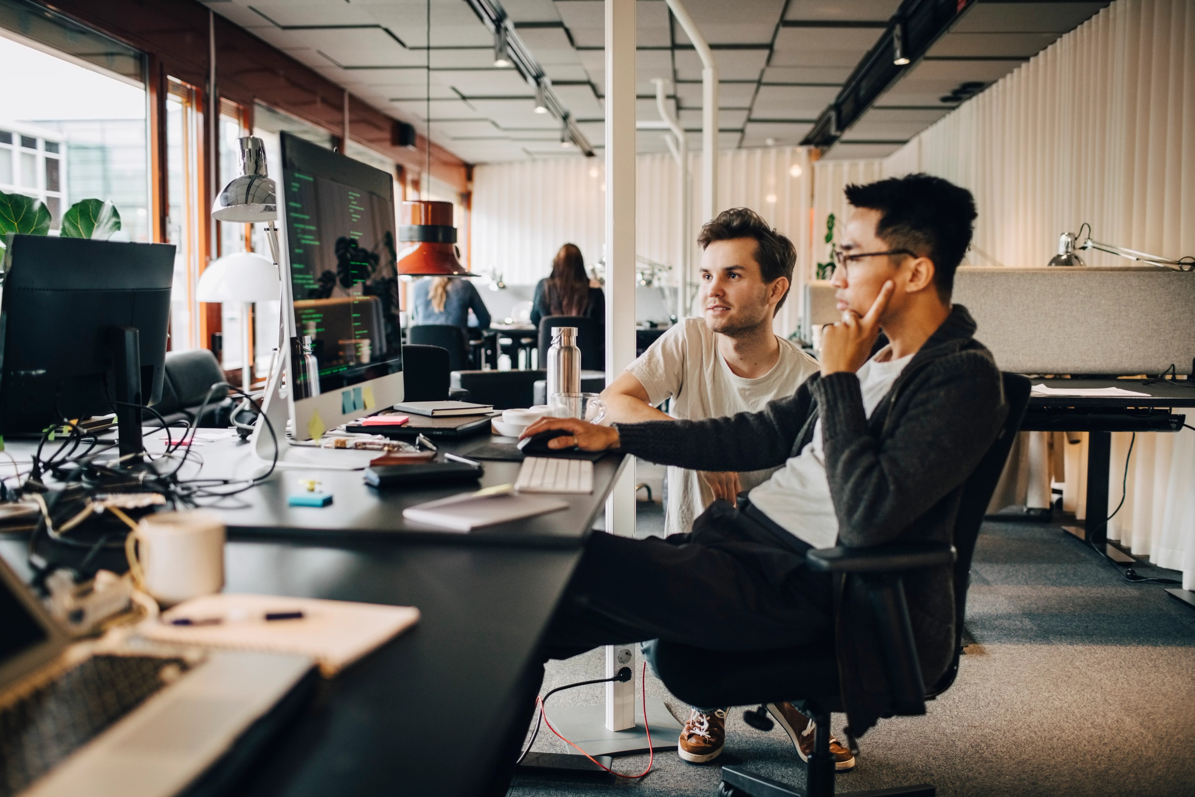 Cyber security professionals discussing NIS2 vs DORA for compliance