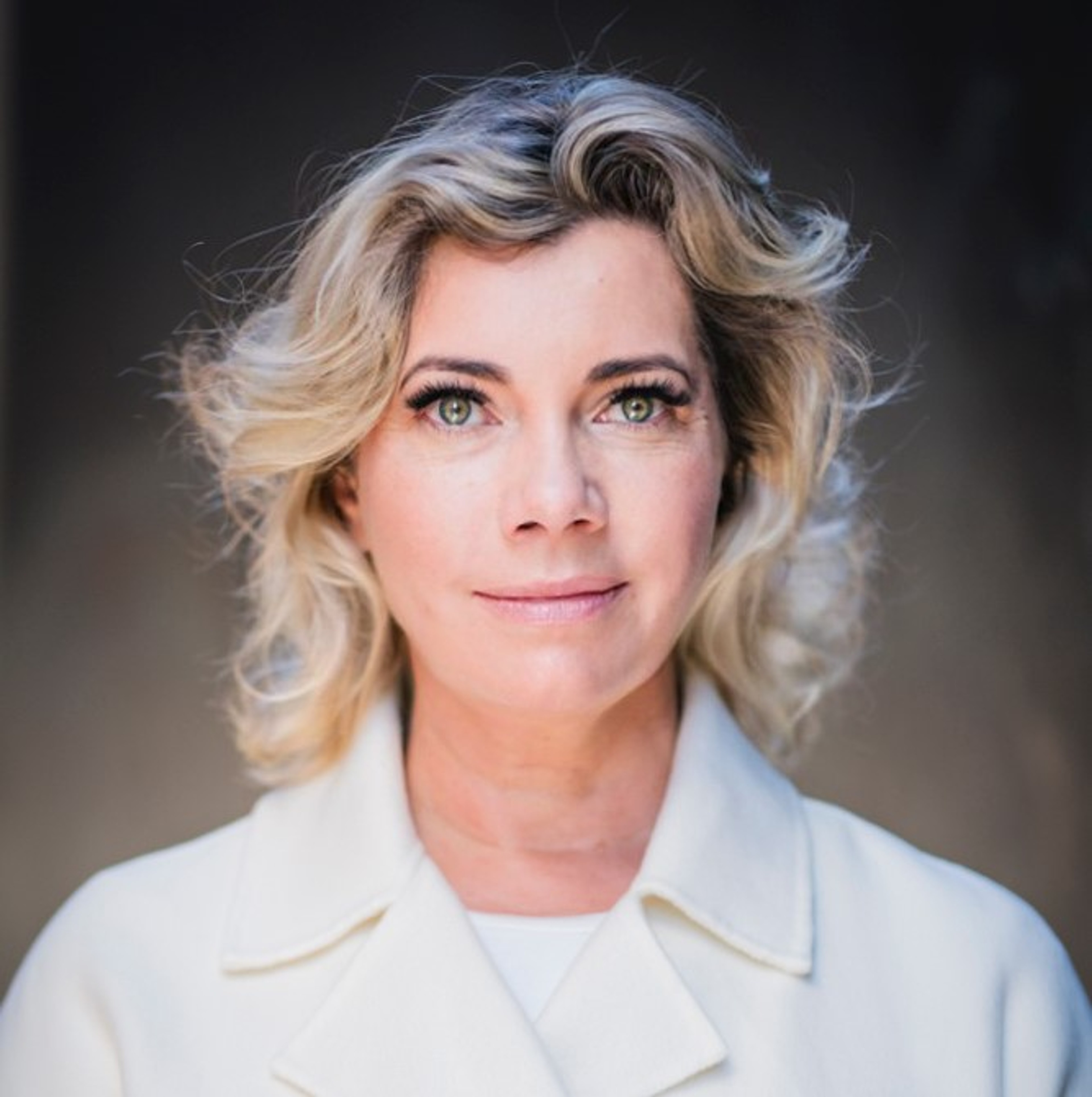 Headshot of Dr. Anastassia Lauterbach - Lang