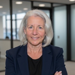 Headshot of Lisa Robinson