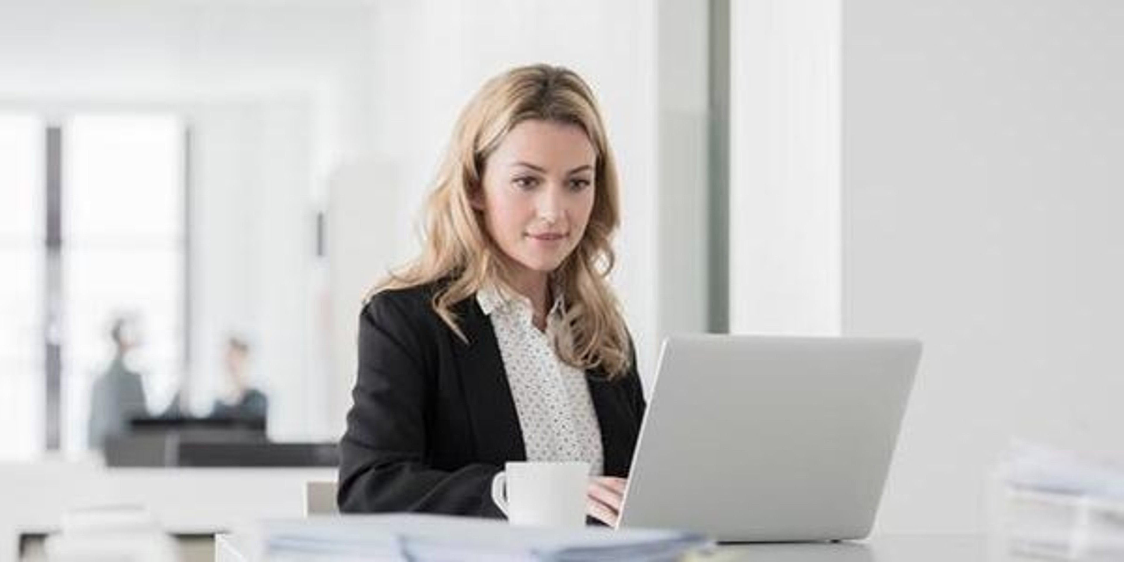 A board member using Diligent's board documents software powered by AI