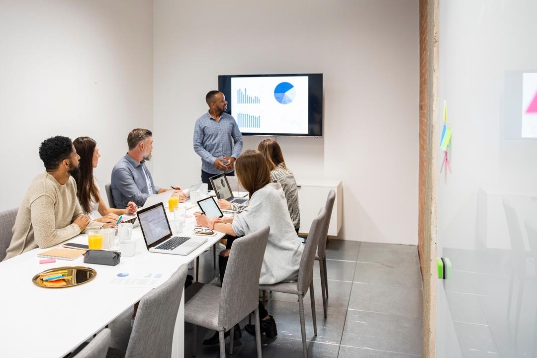 internal audit leader presenting to the board