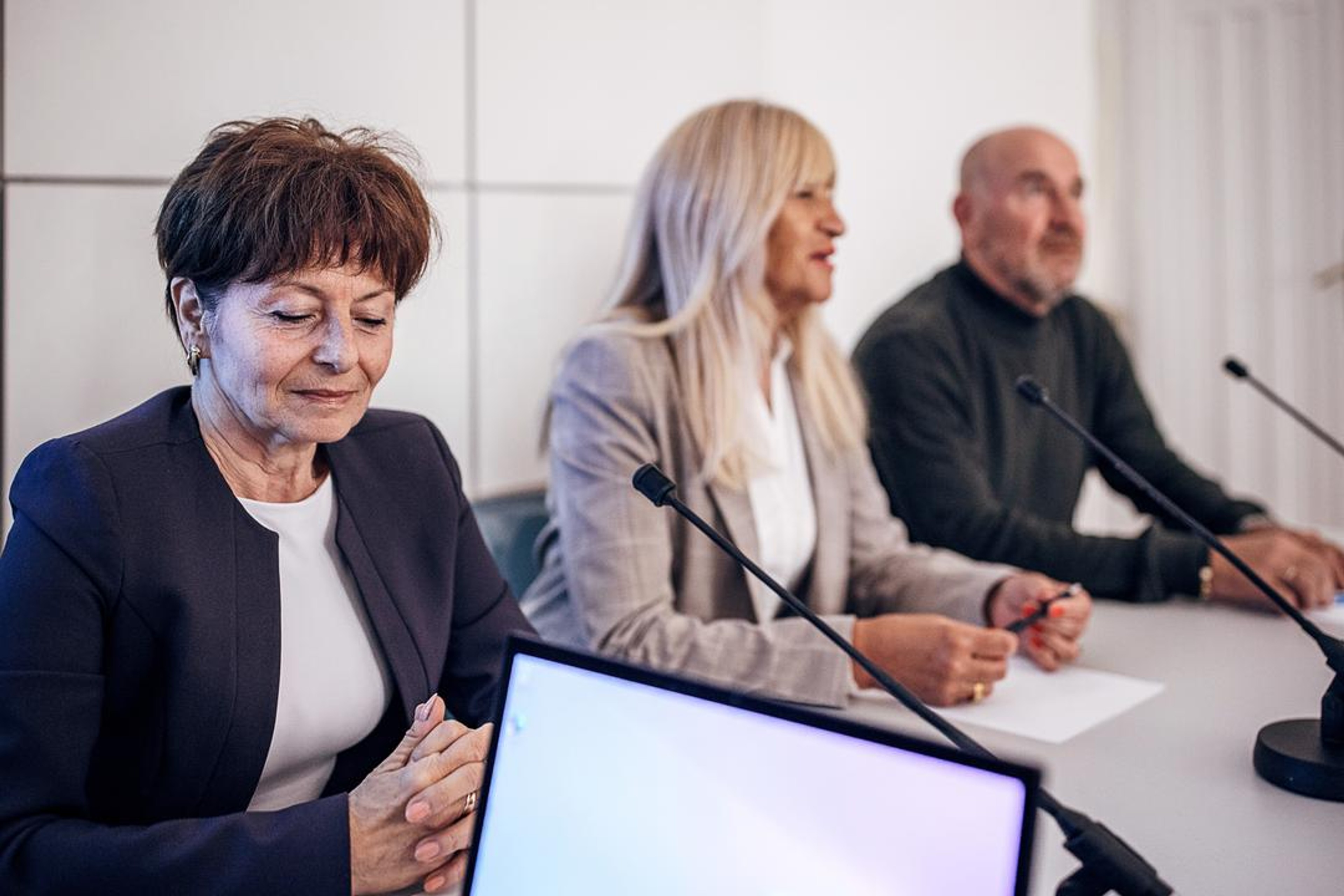 investors speaking at an annual general meeting