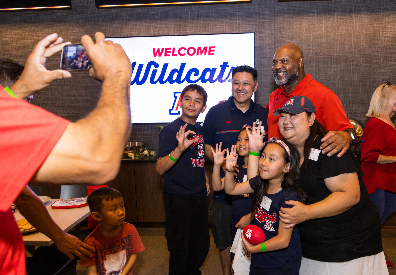 Ricky Hunley with Wildcats families at a Glendale event