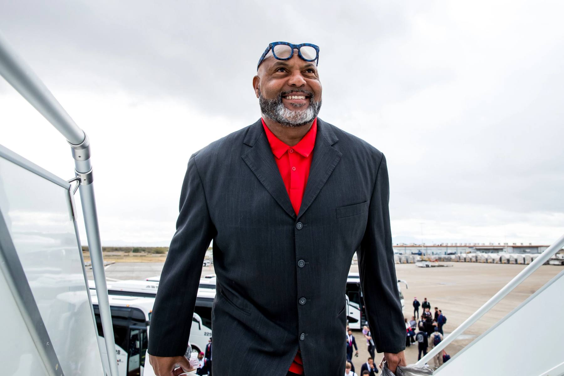 Ricky Hunley boarding the team plane for the Alamo Bowl