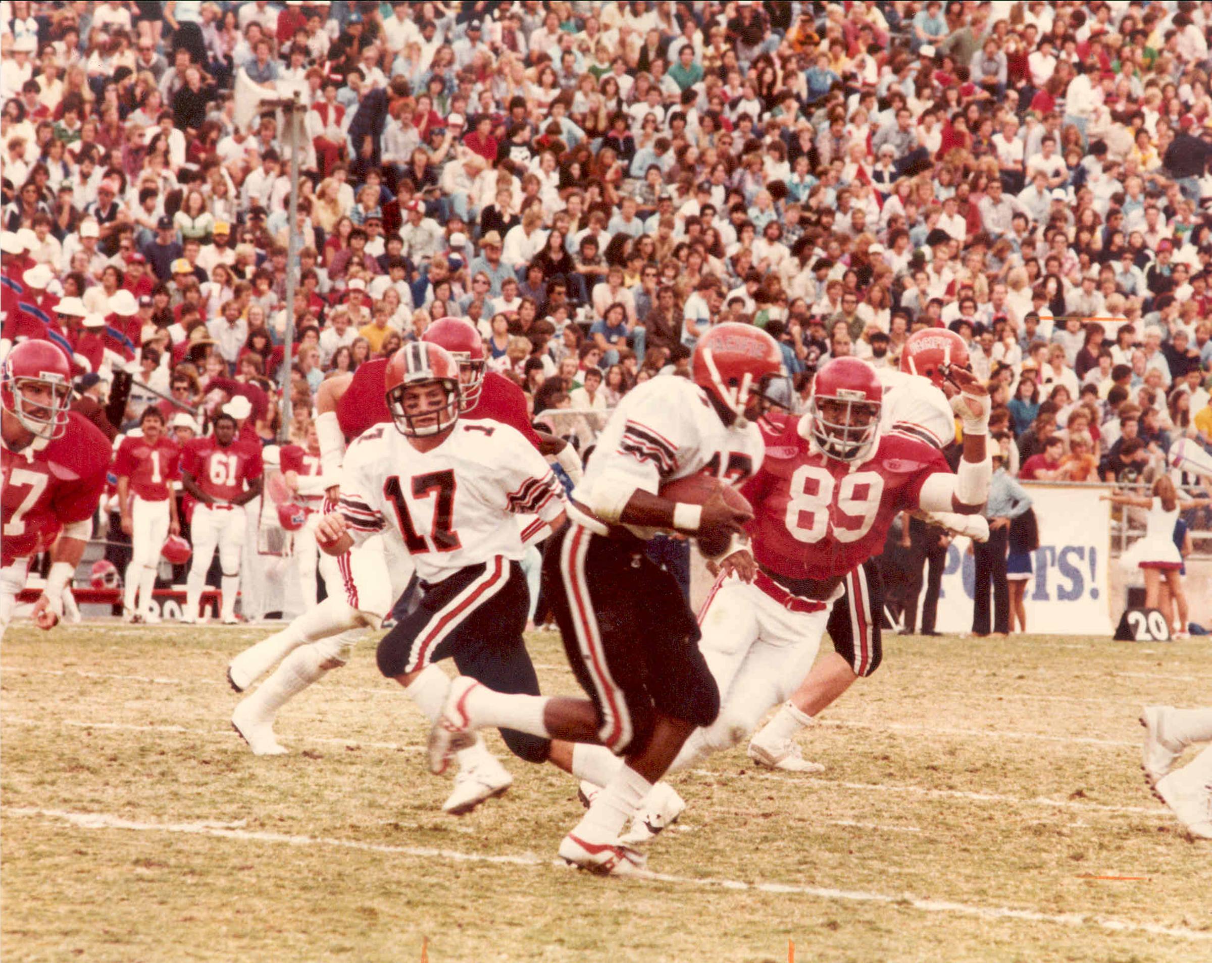 Ricky Hunley making a tackle for Arizona