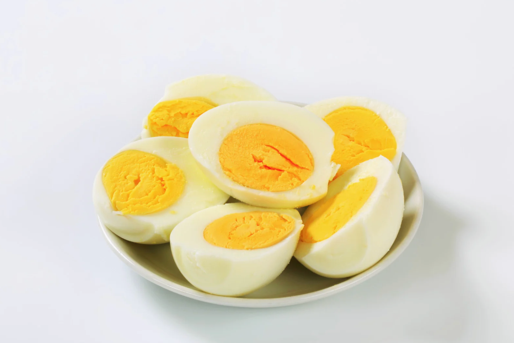 alt text: Cooked eggs prepared for dogs