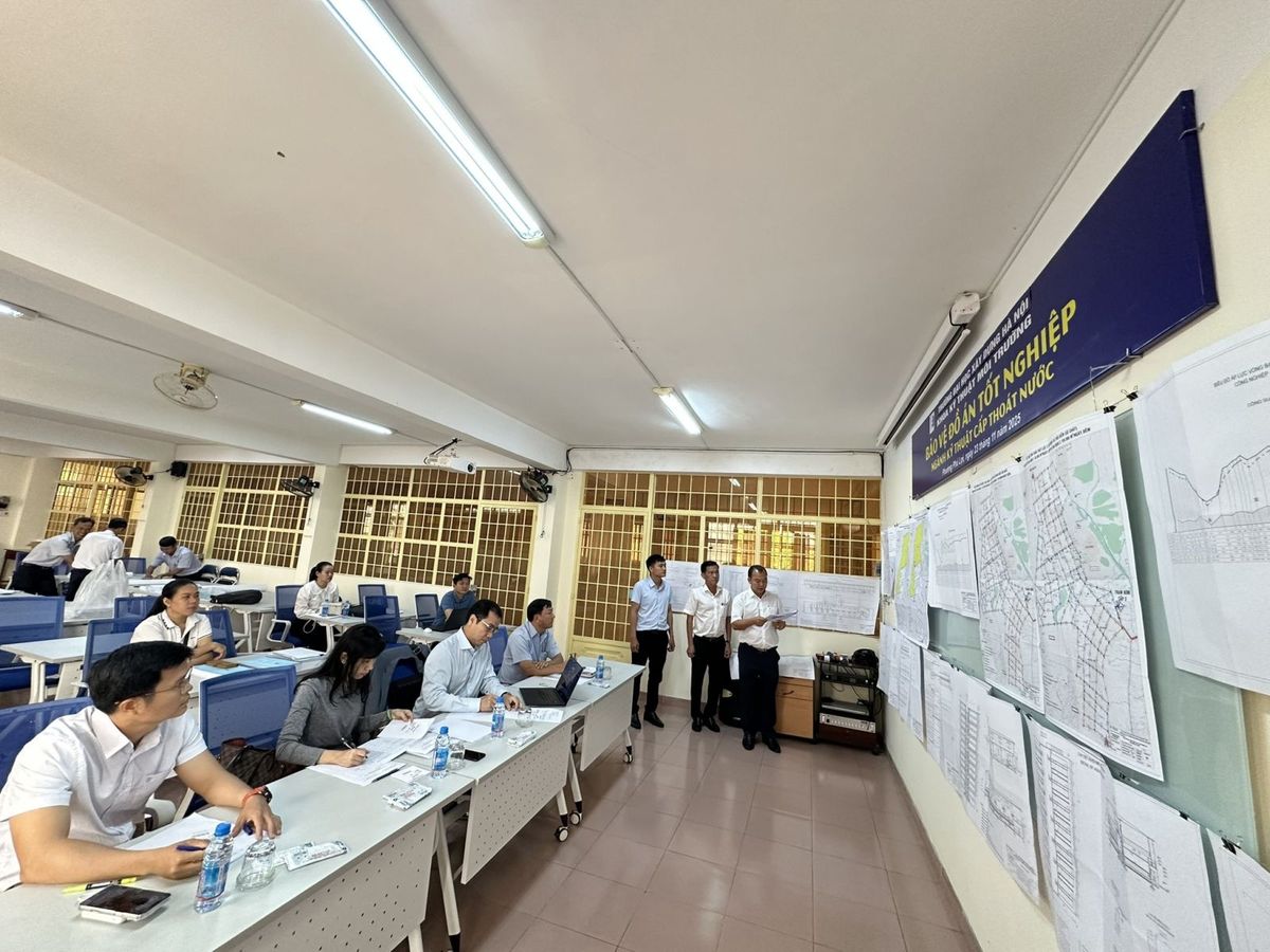 Ảnh 5. Cán bộ kỹ thuật Công ty tham gia Hội đồng đánh giá ĐATN