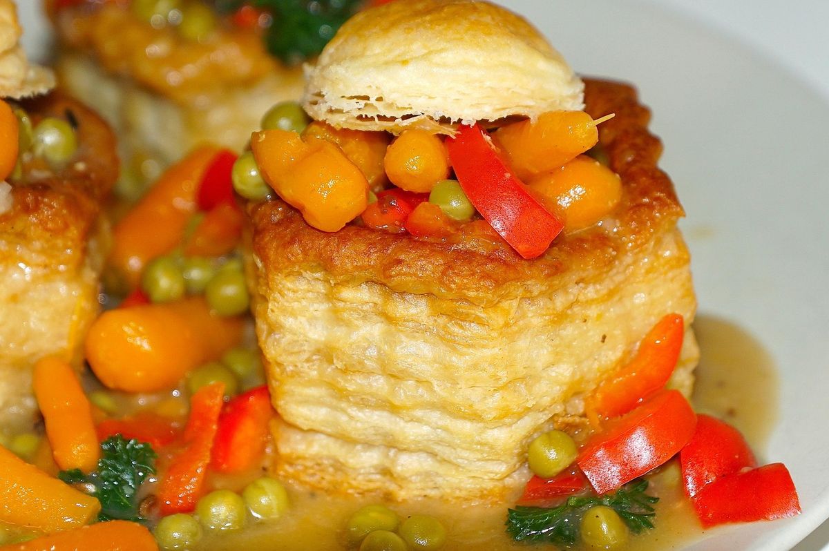 Vol-au-vent met erwtjes en wortel