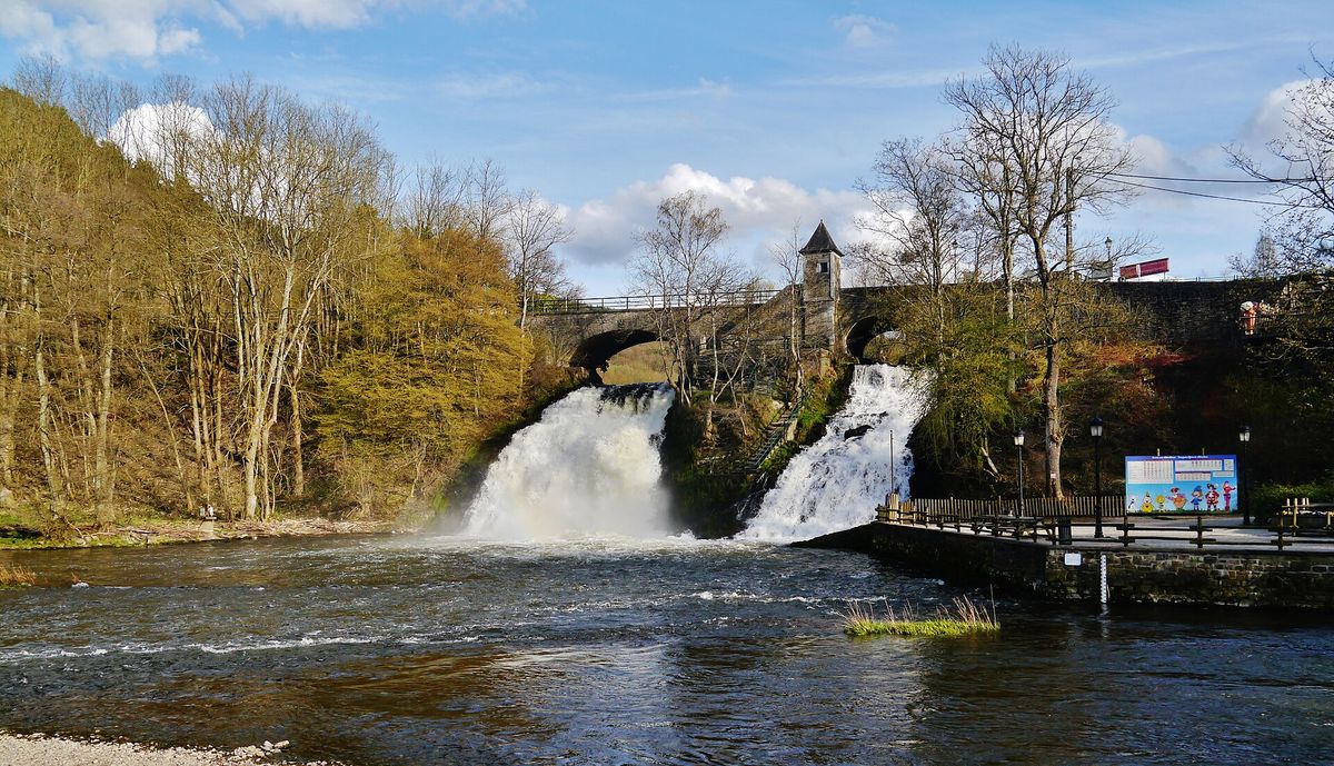 De watervallen van Coo storten in de Amblève