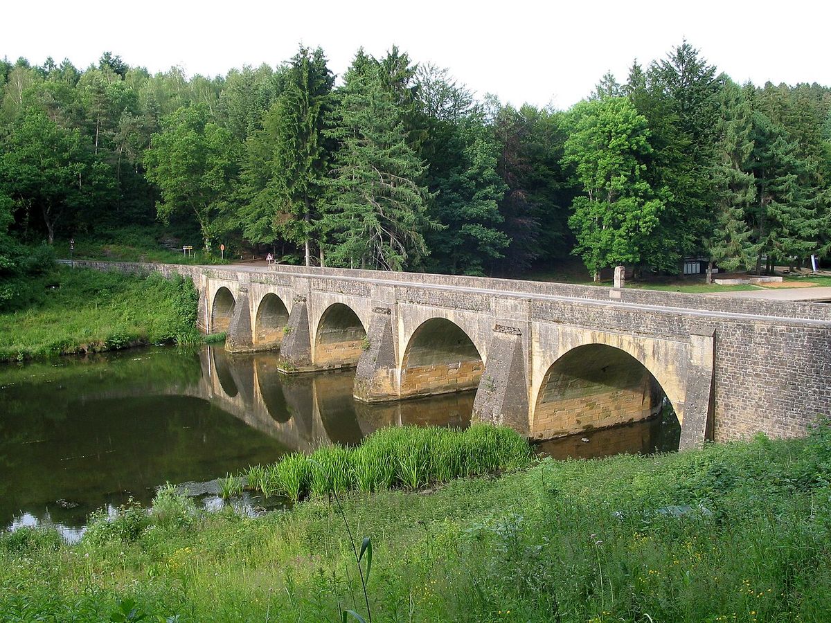 De Pont Saint-Nicolas over de Semois bij Chiny