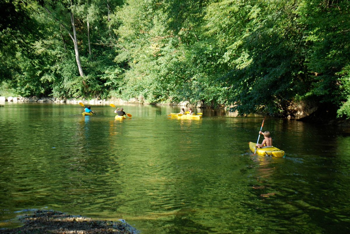 Kajaks op de Ourthe bij Barvaux