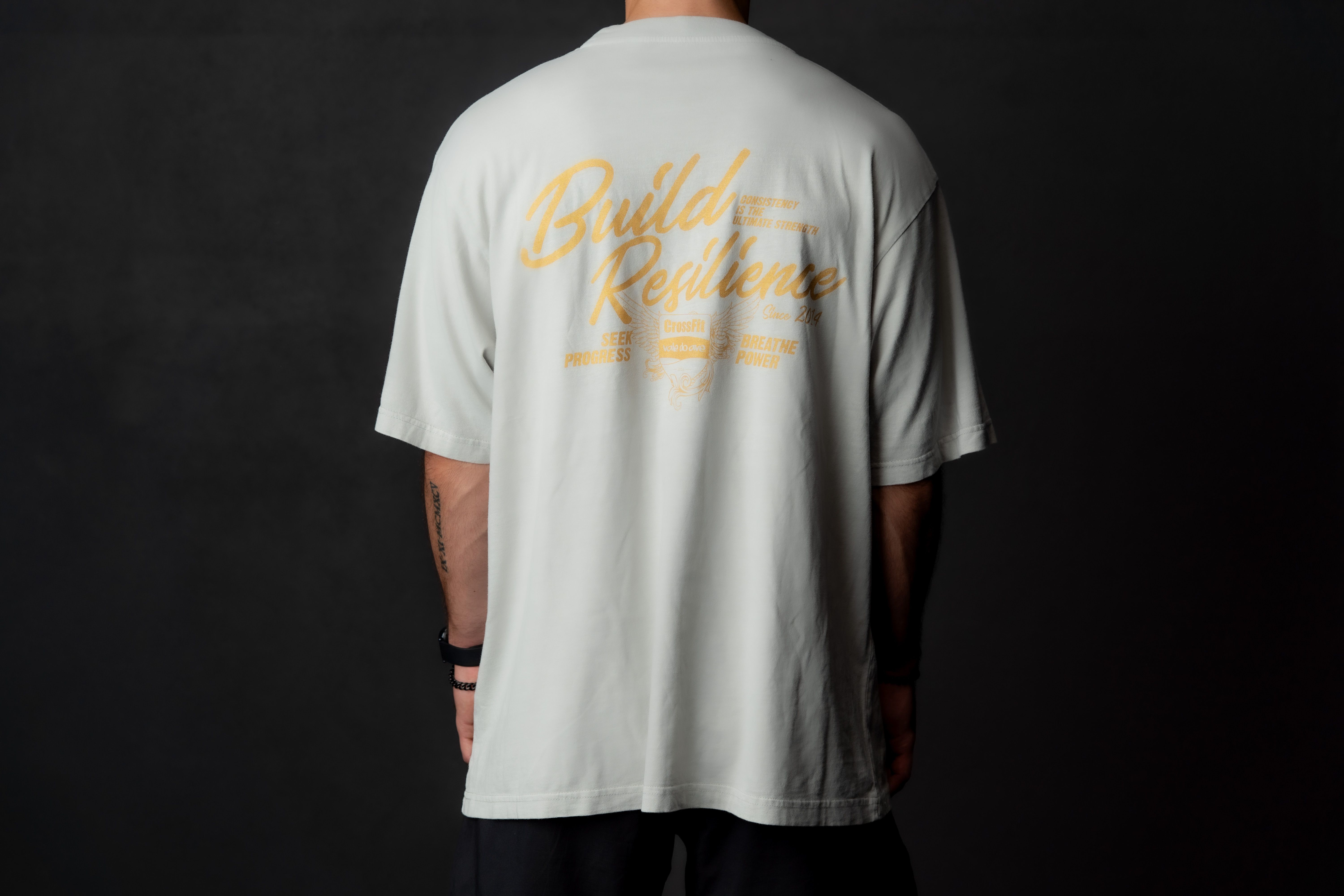 T-Shirt Build Resilience Branco Costas