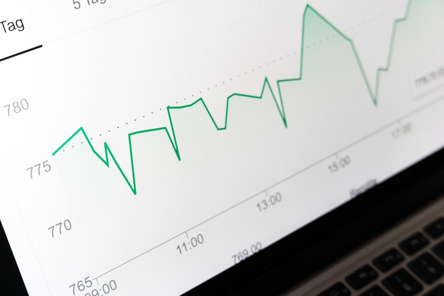 A forecast dashboard showing the revenue target, the AI risk-adjusted forecast, pipeline coverage, and total revenue currently sitting at risk in one executive view