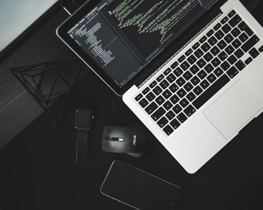 A comparison of leading Shopify SEO apps, covering image optimization, structured data, meta tag editing, and automated technical audits