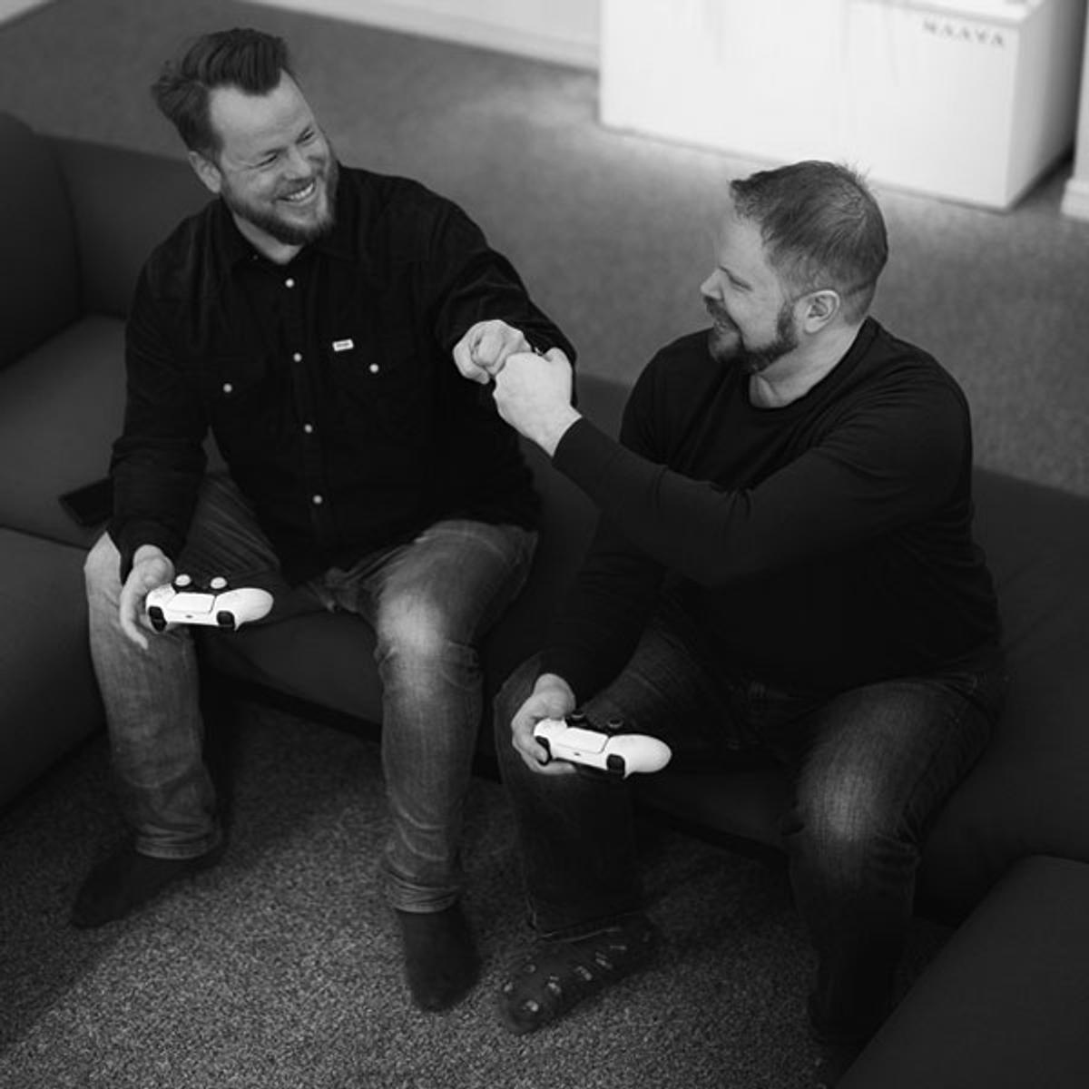 Codemate specialists Mikael and Heikki collaborating.
