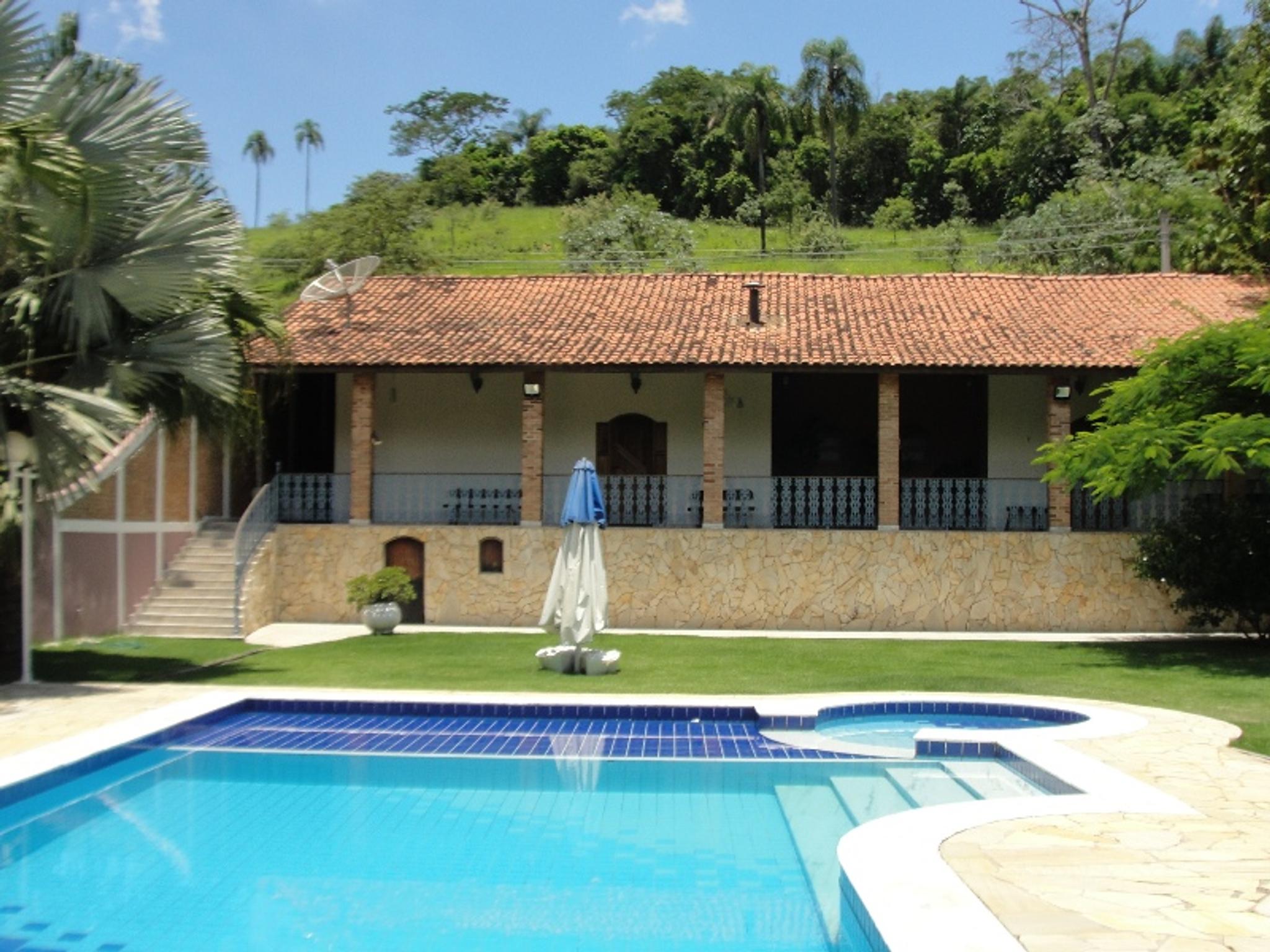 Chacara com quadra de tenis, piscina, campos de futebol, etc