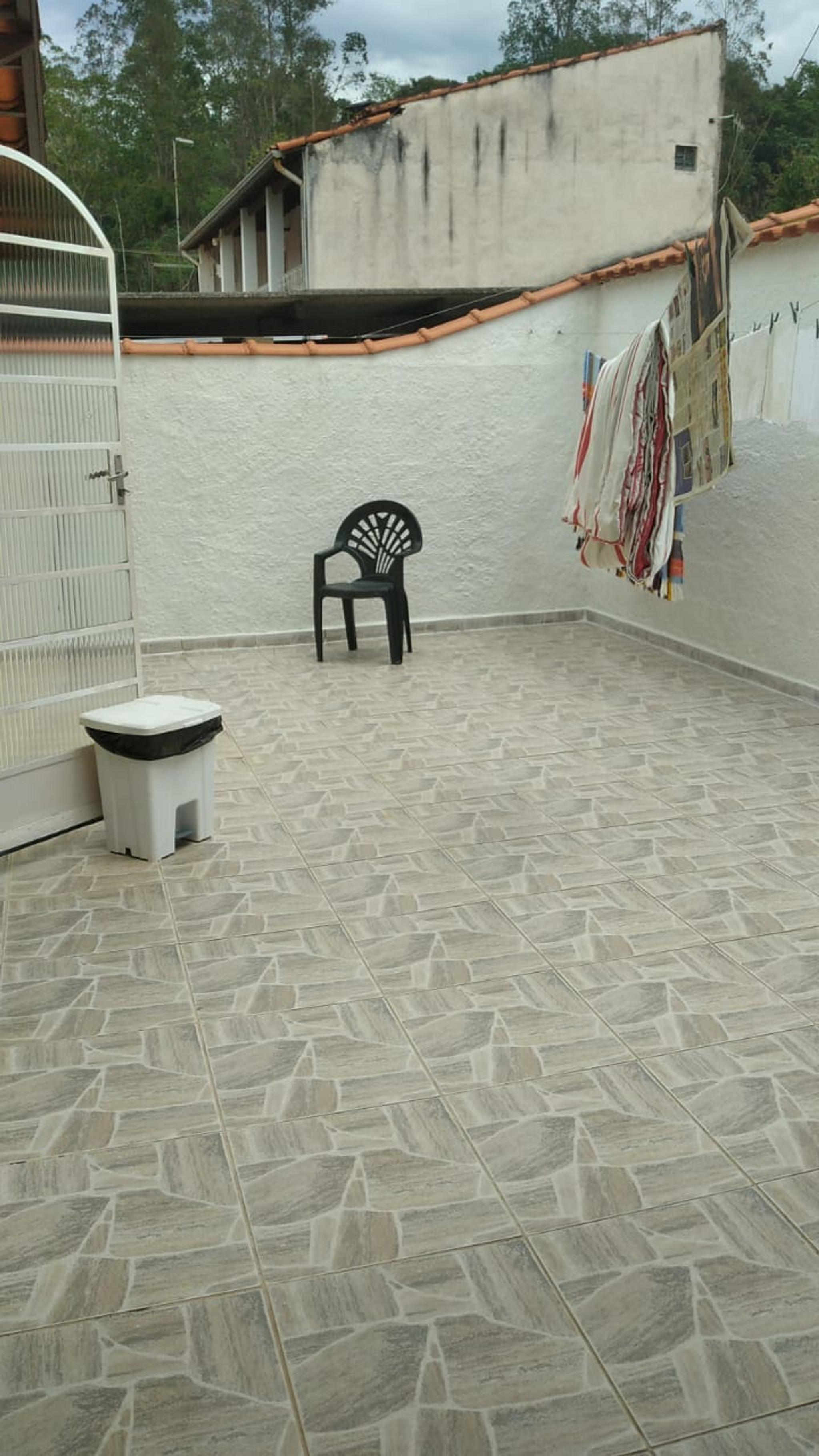 casa com dois dormitórios com edícula independente - Miniatura 3