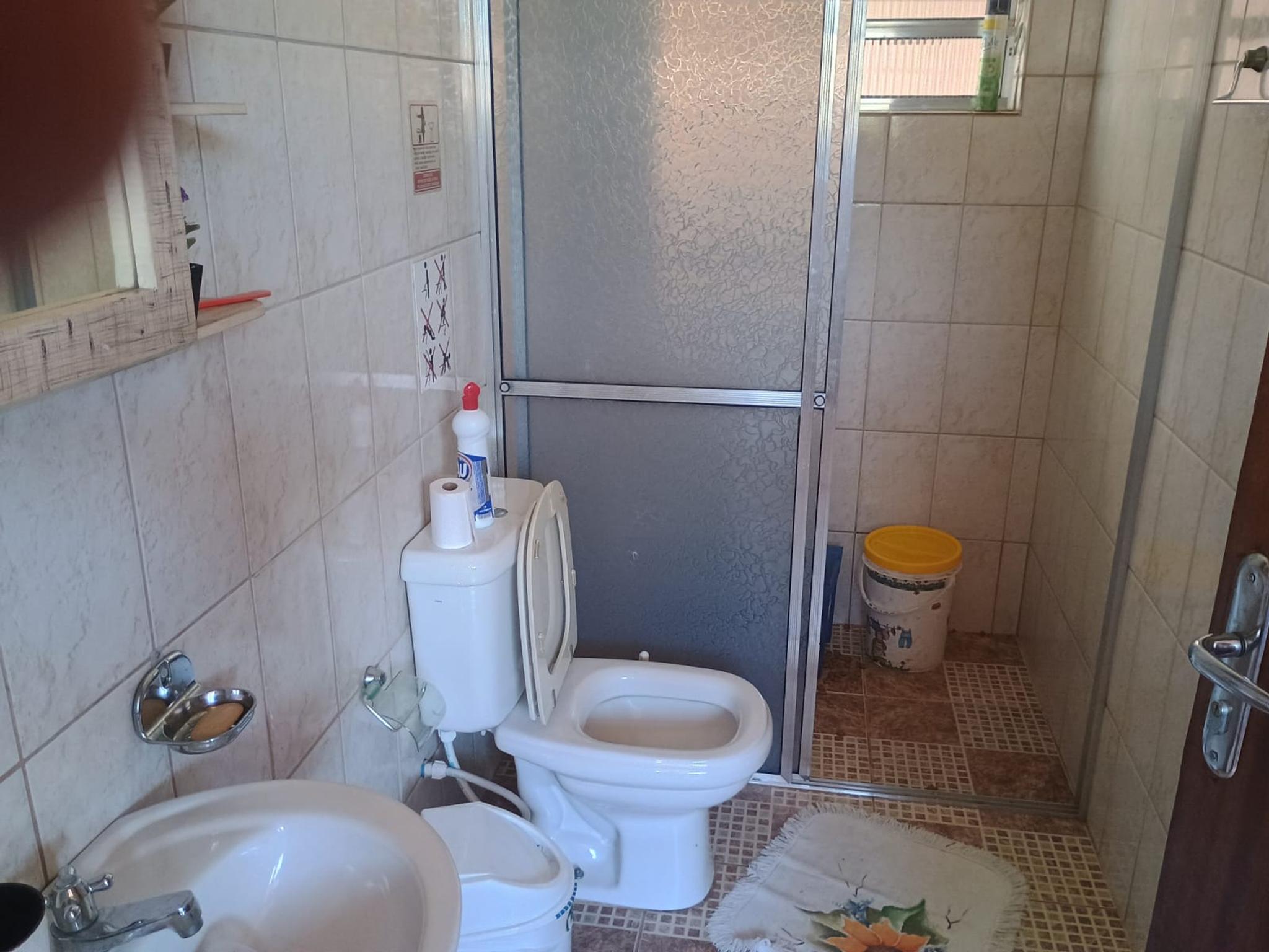 casa terrea com amplo terreno , no centro de Guararema, proximo a Igreja Matriz - Miniatura 10