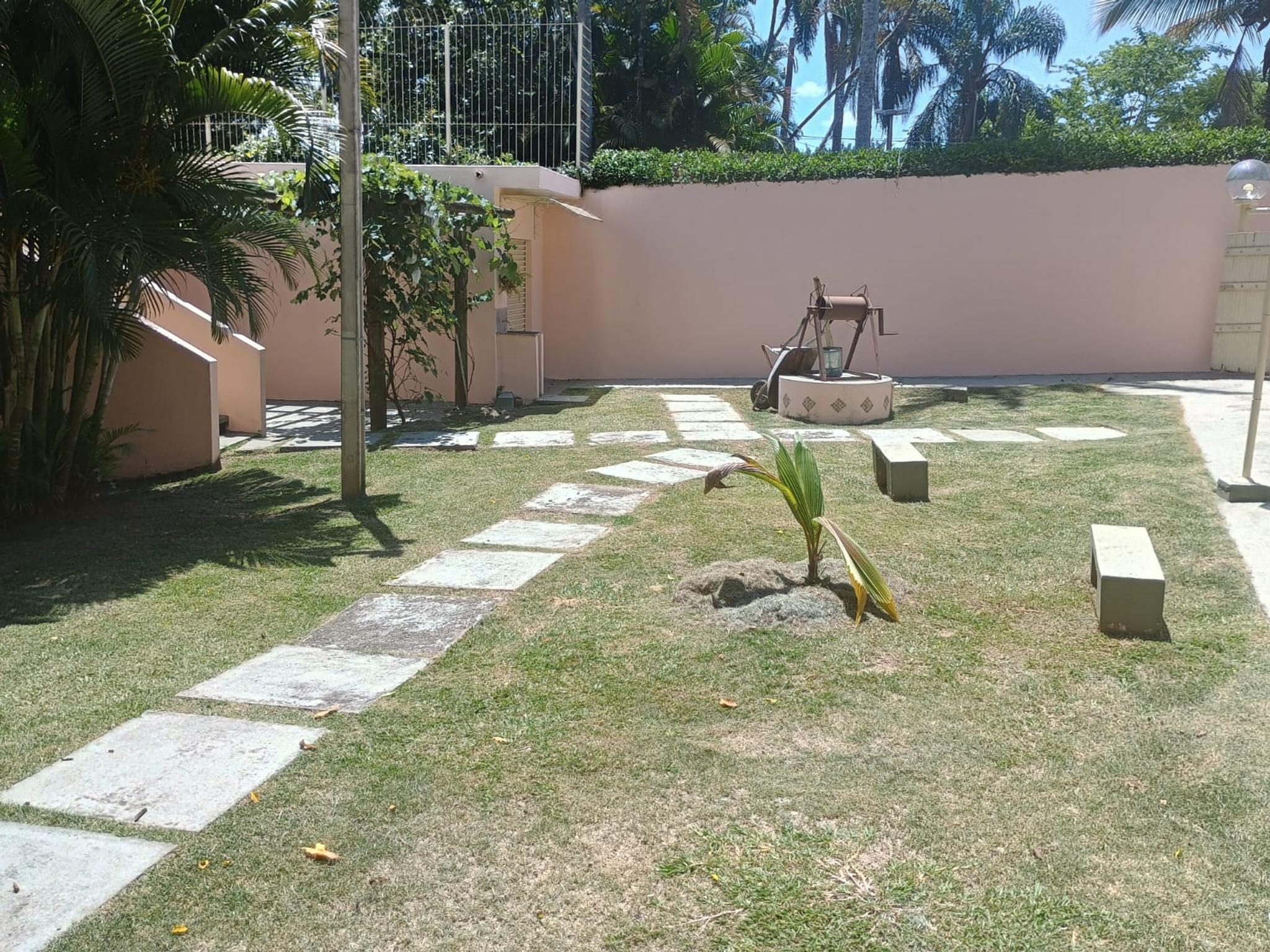casa terrea com amplo terreno , no centro de Guararema, proximo a Igreja Matriz - Miniatura 3