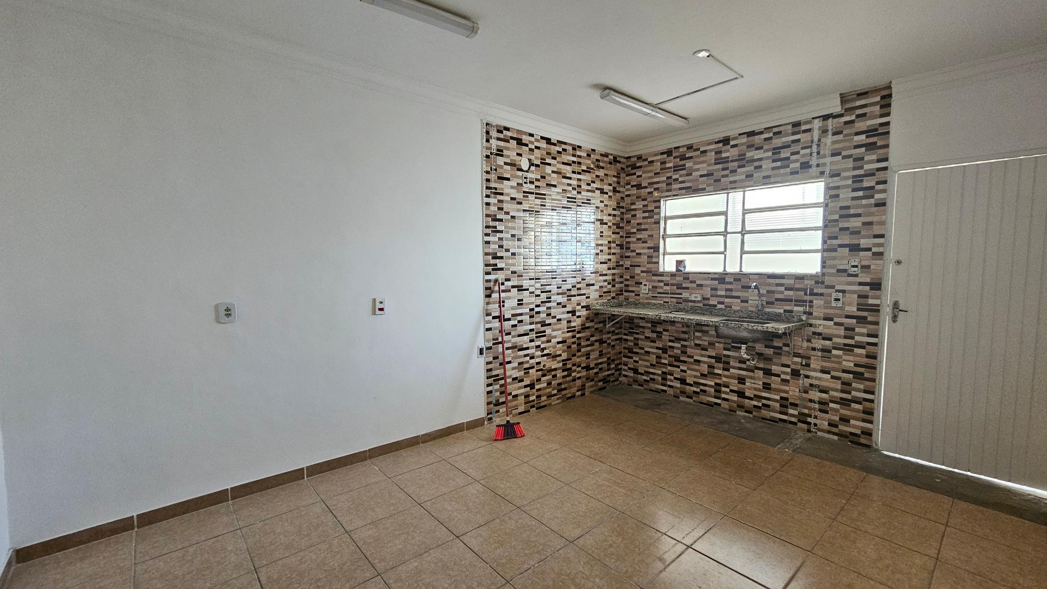 Casa Térrea no Centro com quintal - Miniatura 6