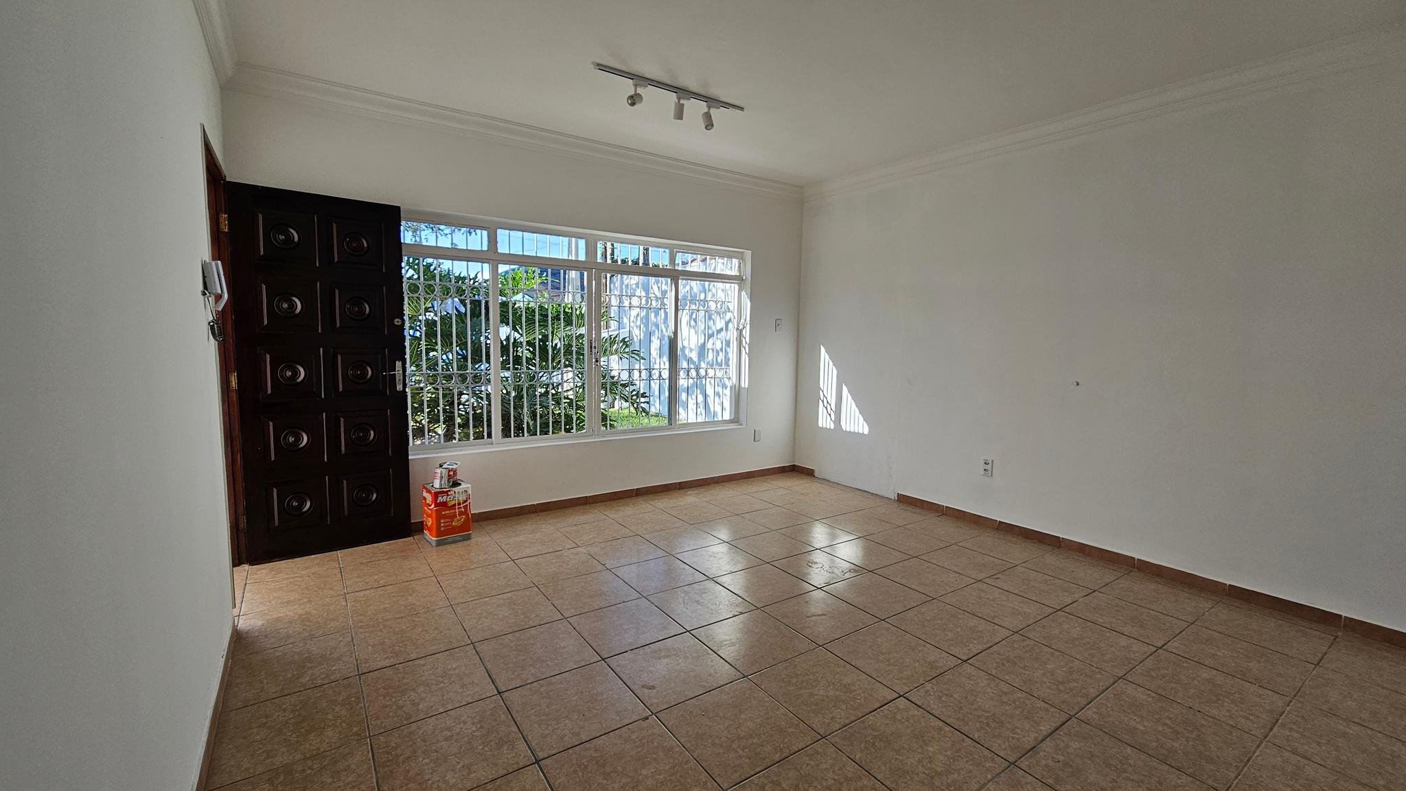 Casa Térrea no Centro com quintal - Miniatura 3