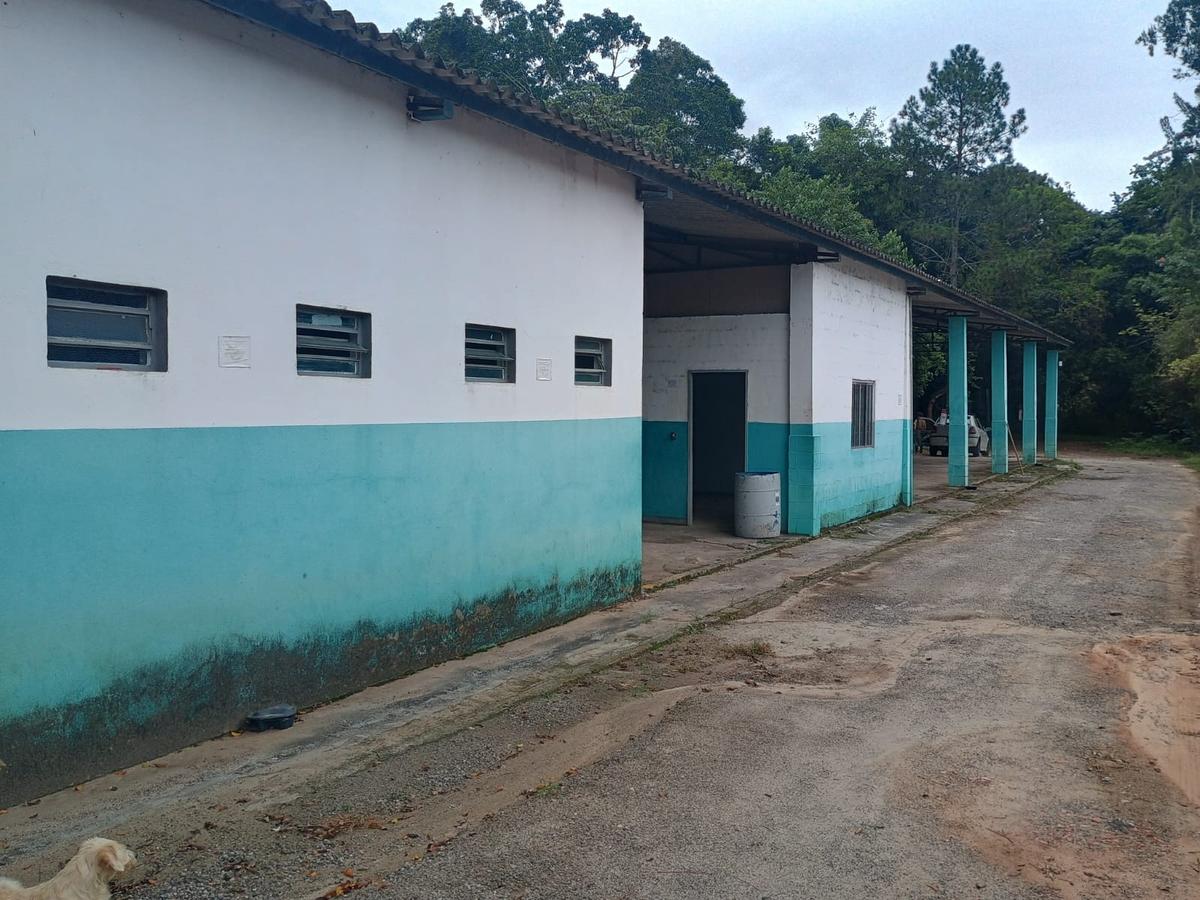 Galpão de 350 m2, semi-aberto situado na Rua João Barbosa de Oliveira