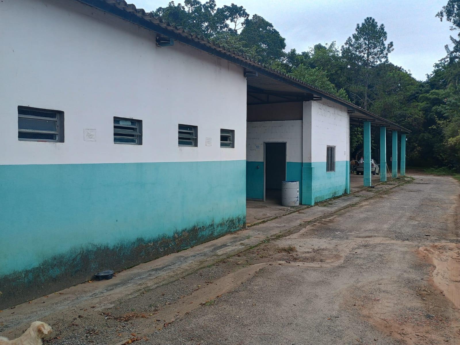 Galpão de 350 m2, semi-aberto situado na Rua João Barbosa de Oliveira