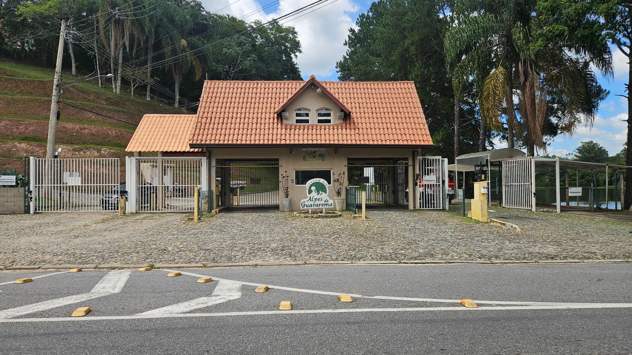 Terreno Declive Condomínio Alpes