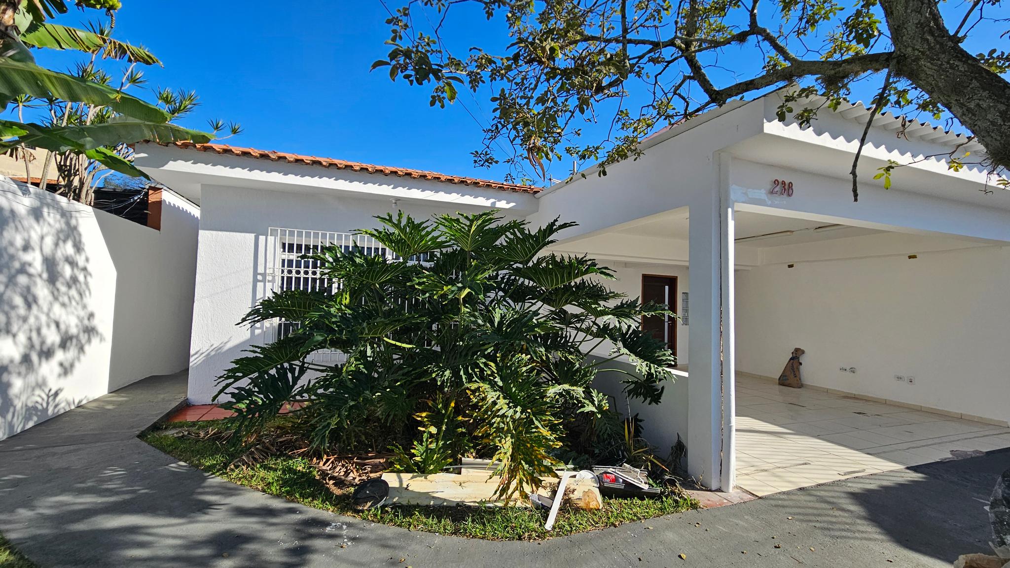Casa Térrea no Centro com quintal - Miniatura 2